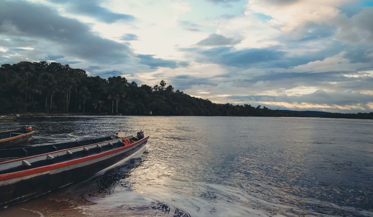 Sobrevuelo Al Salto Ángel con estadía en Ara Merú Lodge