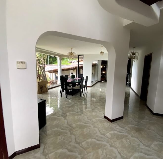 Majestuosa Villa Paradisica estilo Falcon Crest San Cristobal